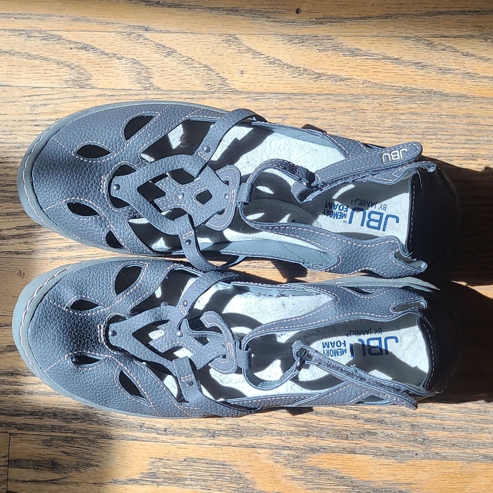 JBU Sydney- Size 9M